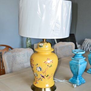 żółta lampa ceramiczna