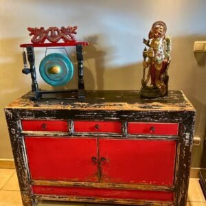 Czerwona komoda chińska vintage