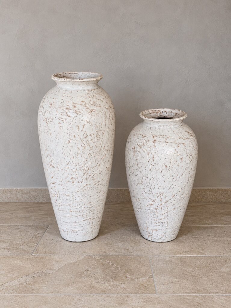 Białe wazony ceramiczne podłogowe 90 i 70 cm