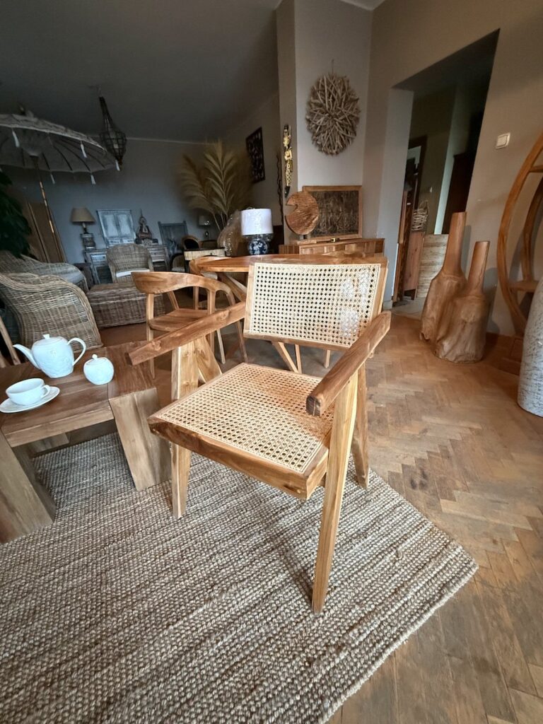 Designerski fotel z drewna tekowego z plecionką wiedeńską na siedzisku i oparciu, 56 x 85 x 80 cm