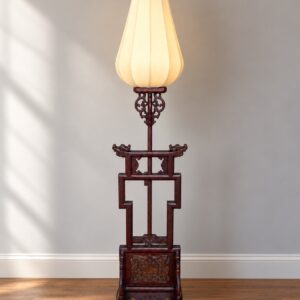 Rzeźbiona lampa podłogowa w stylu orientalnym